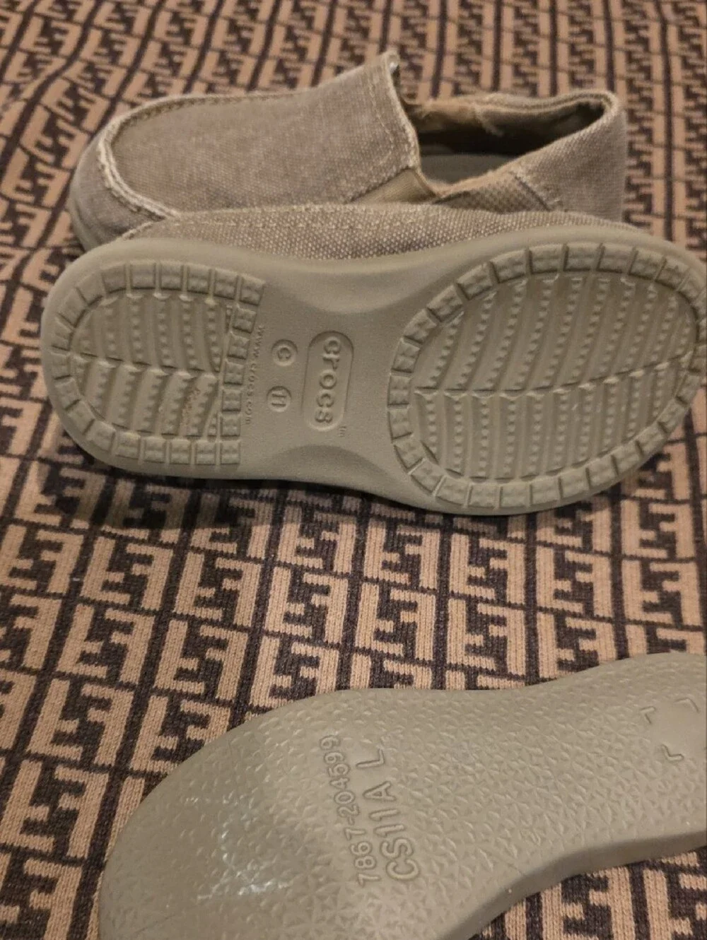 CROCS comfortable slip